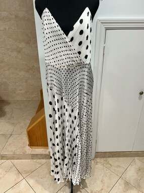 Jill Jill Stuart White & Black Polka Dot Pleated Maxi Dress Size 14
